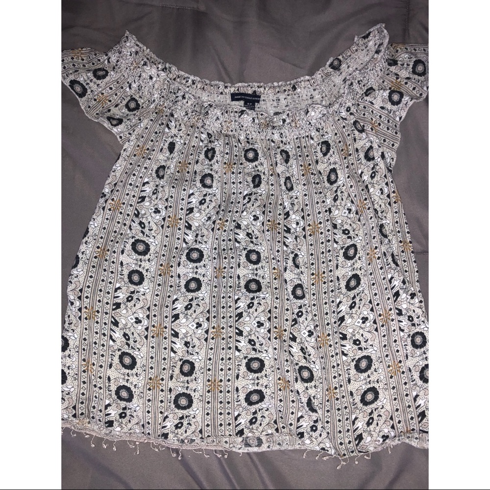 Cute American Eagle off the shoulders top